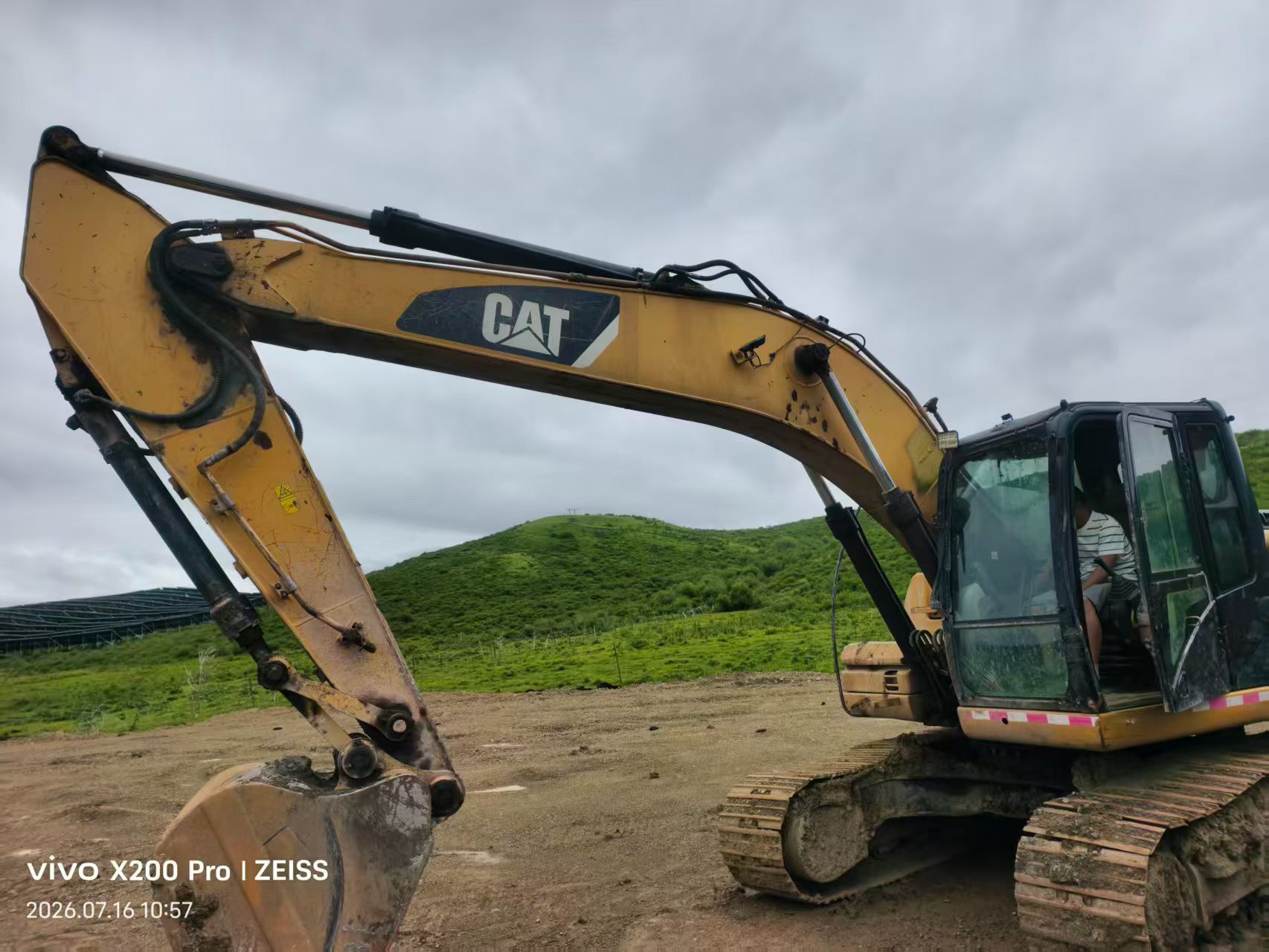 Buy Caterpillar 320D Used Excavator / 2 Buy Caterpillar 320D Used Excavator / 2