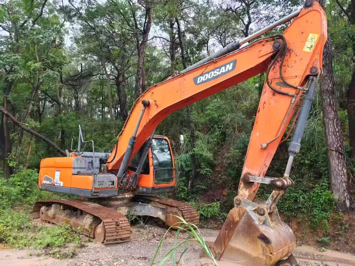 Buy Doosan DH220 Used Excavator / 1