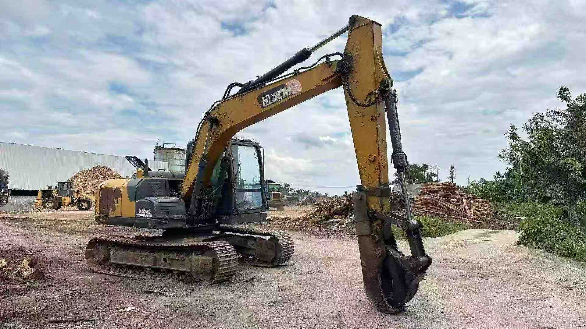 Buy XCMG XE135B Used Excavator / 4 Buy XCMG XE135B Used Excavator / 4