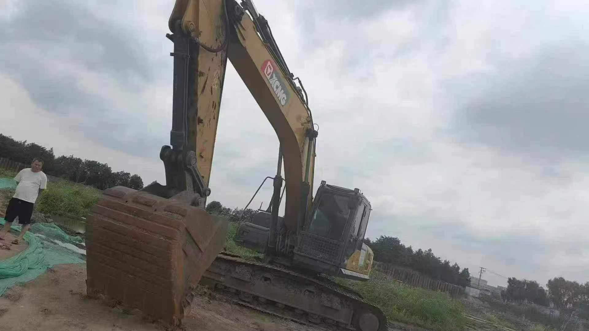 Buy XCMG XE245D Used Excavator / 2
