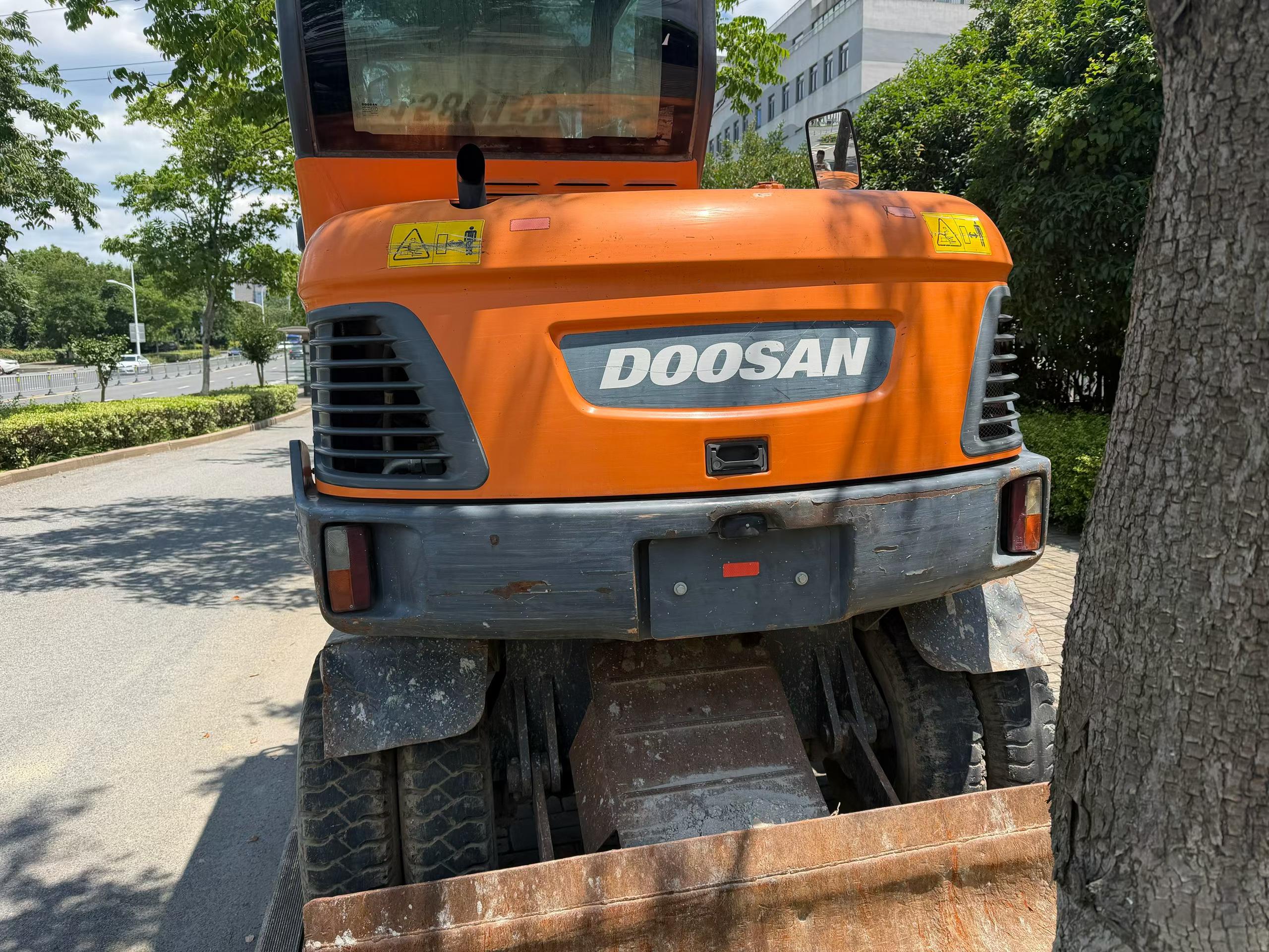 Buy Doosan DH60 Used Excavator / 2 Buy Doosan DH60 Used Excavator / 2