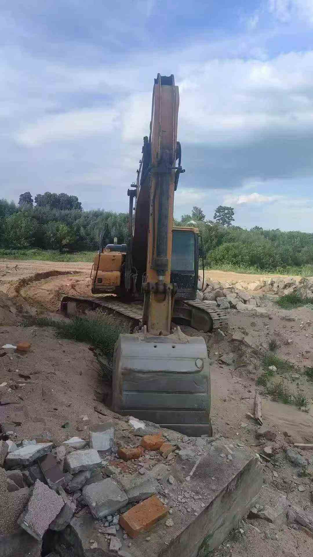Buy Hyundai R215VS Used Excavator / 1