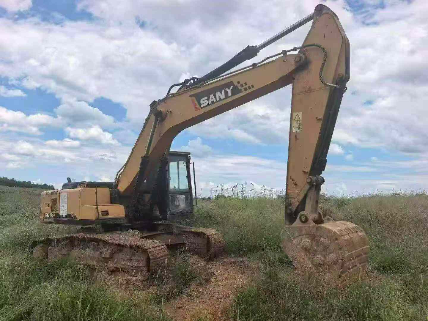 Buy Sany SY215C-8 Used Excavator / 3 Buy Sany SY215C-8 Used Excavator / 3