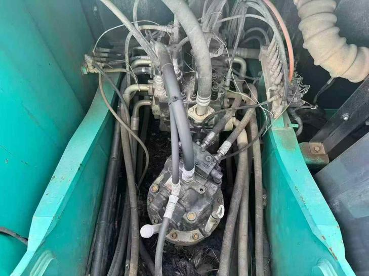 Buy Kobelco SK200-2 Used Excavator / 1