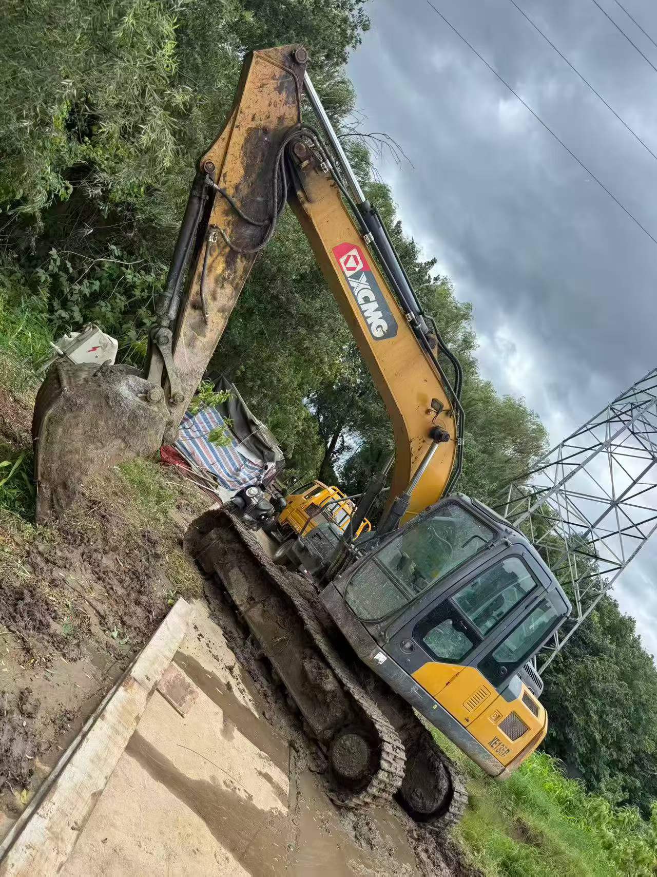 Buy XCMG XE135B Used Excavator / 2