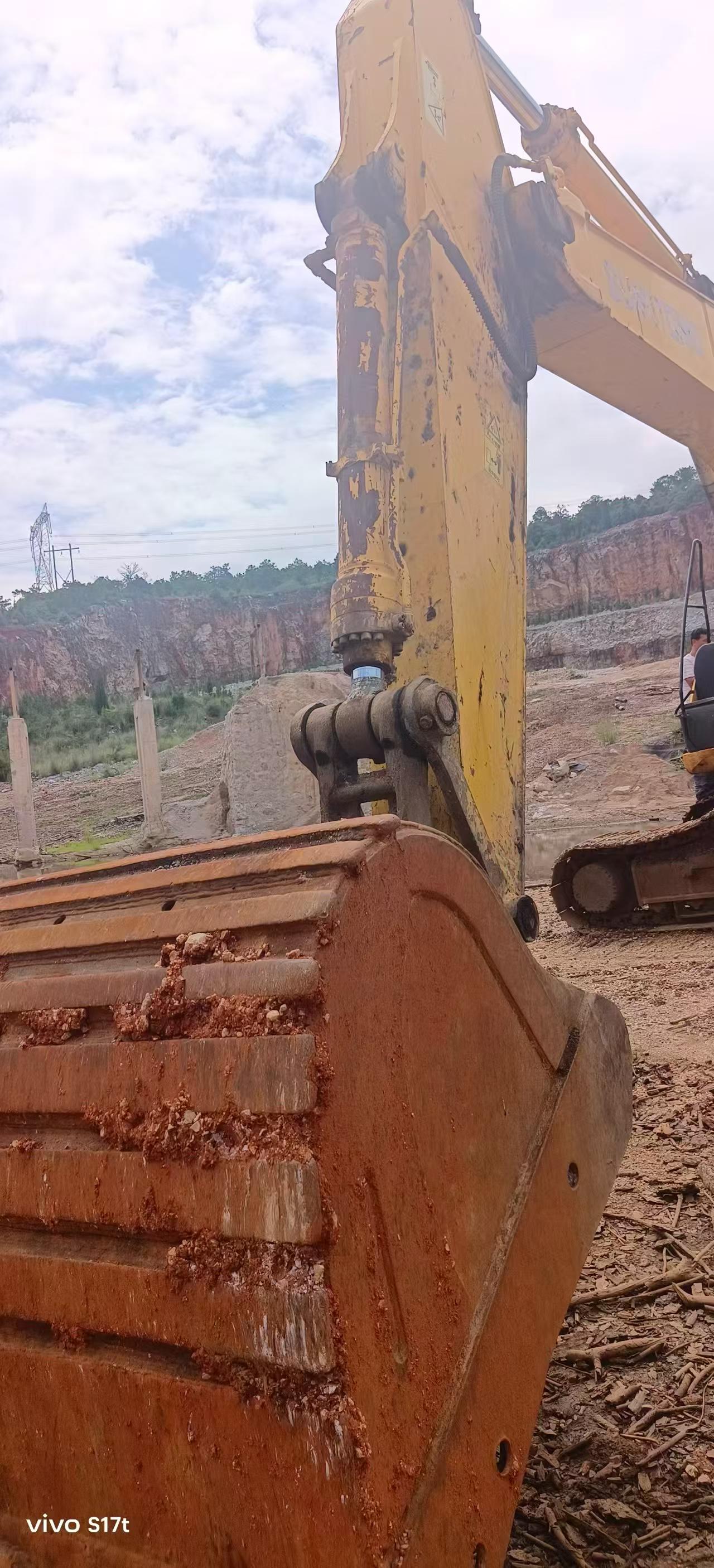 Buy Sumitomo SH240-3 Used Excavator / 3 Buy Sumitomo SH240-3 Used Excavator / 3