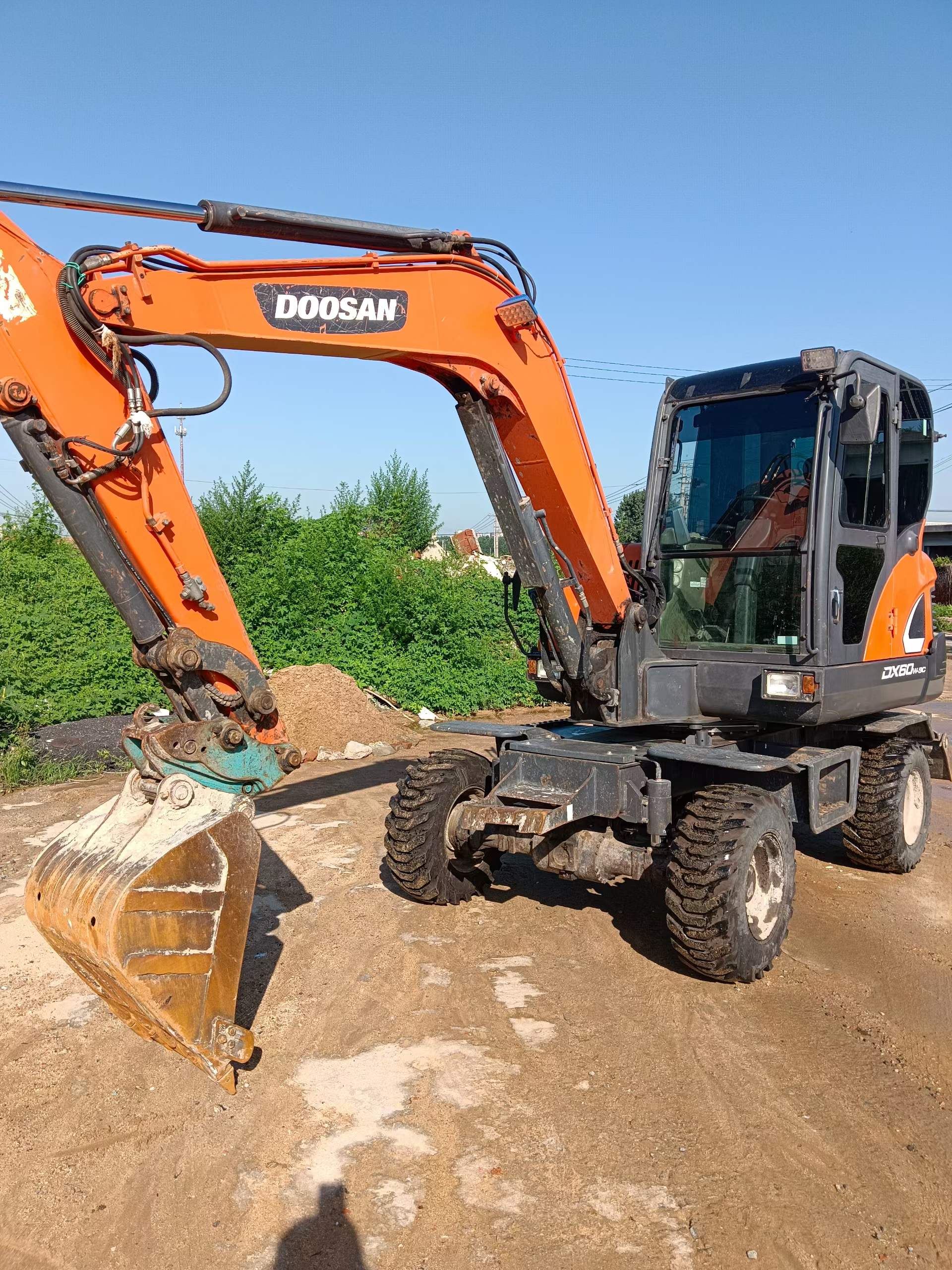 Buy Doosan DH60 Used Excavator / 1