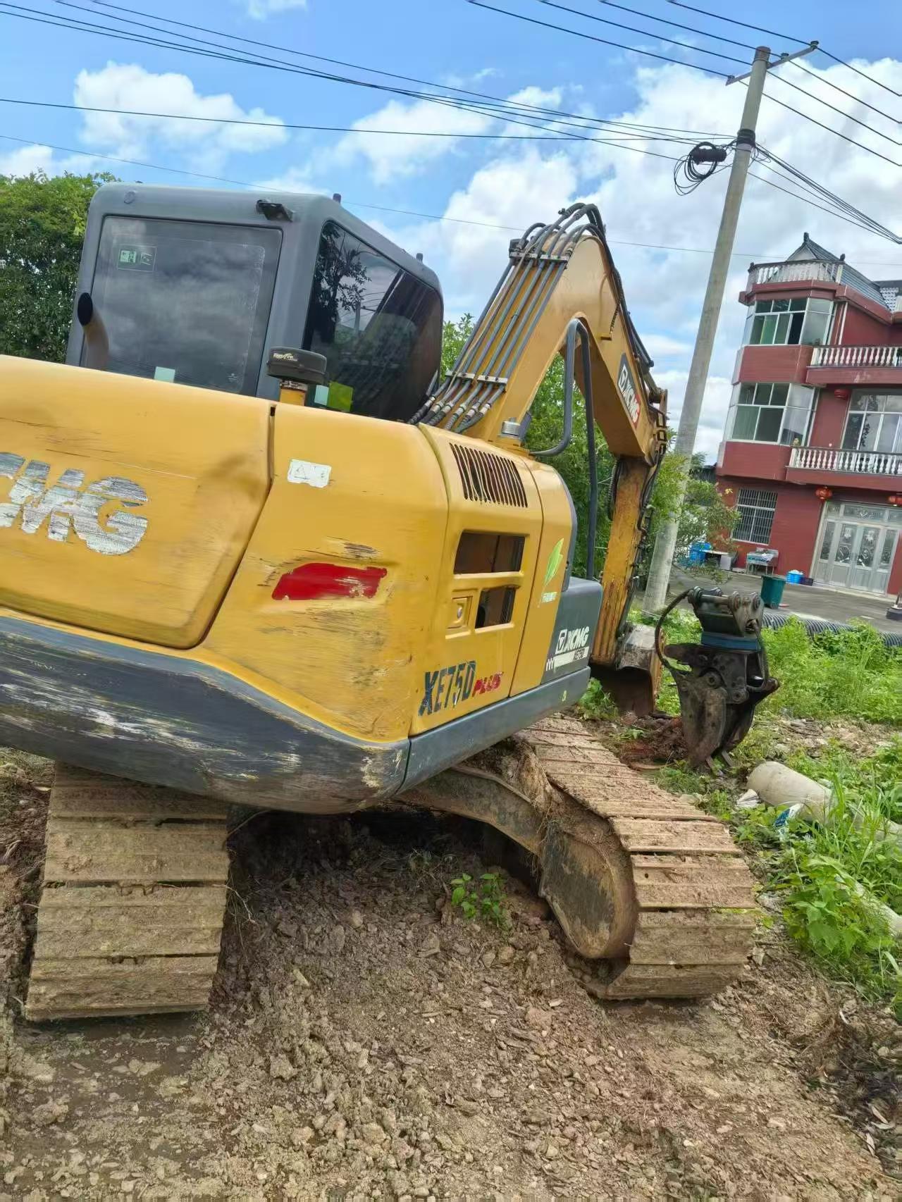 Buy XCMG XE75C Used Excavator / 2