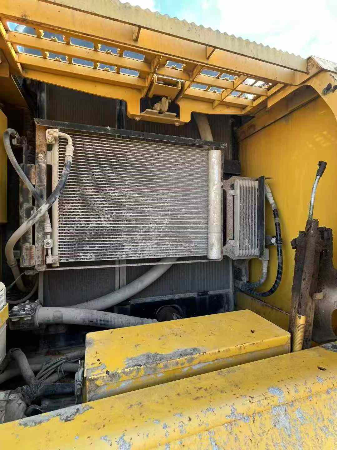 Buy Komatsu HB215LC-1 Used Excavator / 9 Buy Komatsu HB215LC-1 Used Excavator / 9