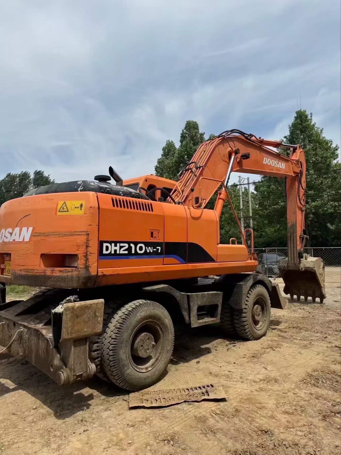 Buy Doosan DH210W-7 Used Excavator / 3 Buy Doosan DH210W-7 Used Excavator / 3