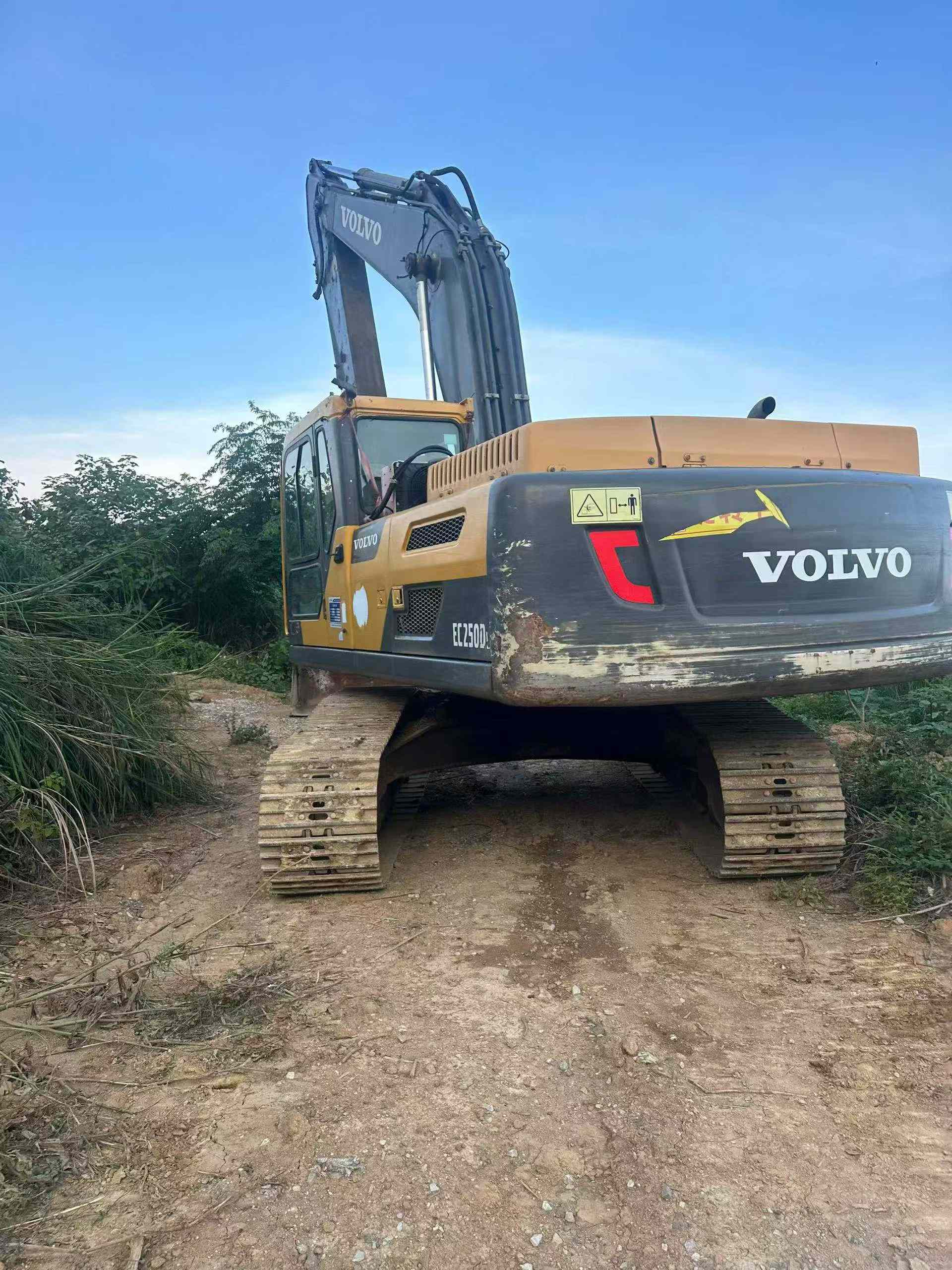 Buy Volvo L250G Used Excavator / 2