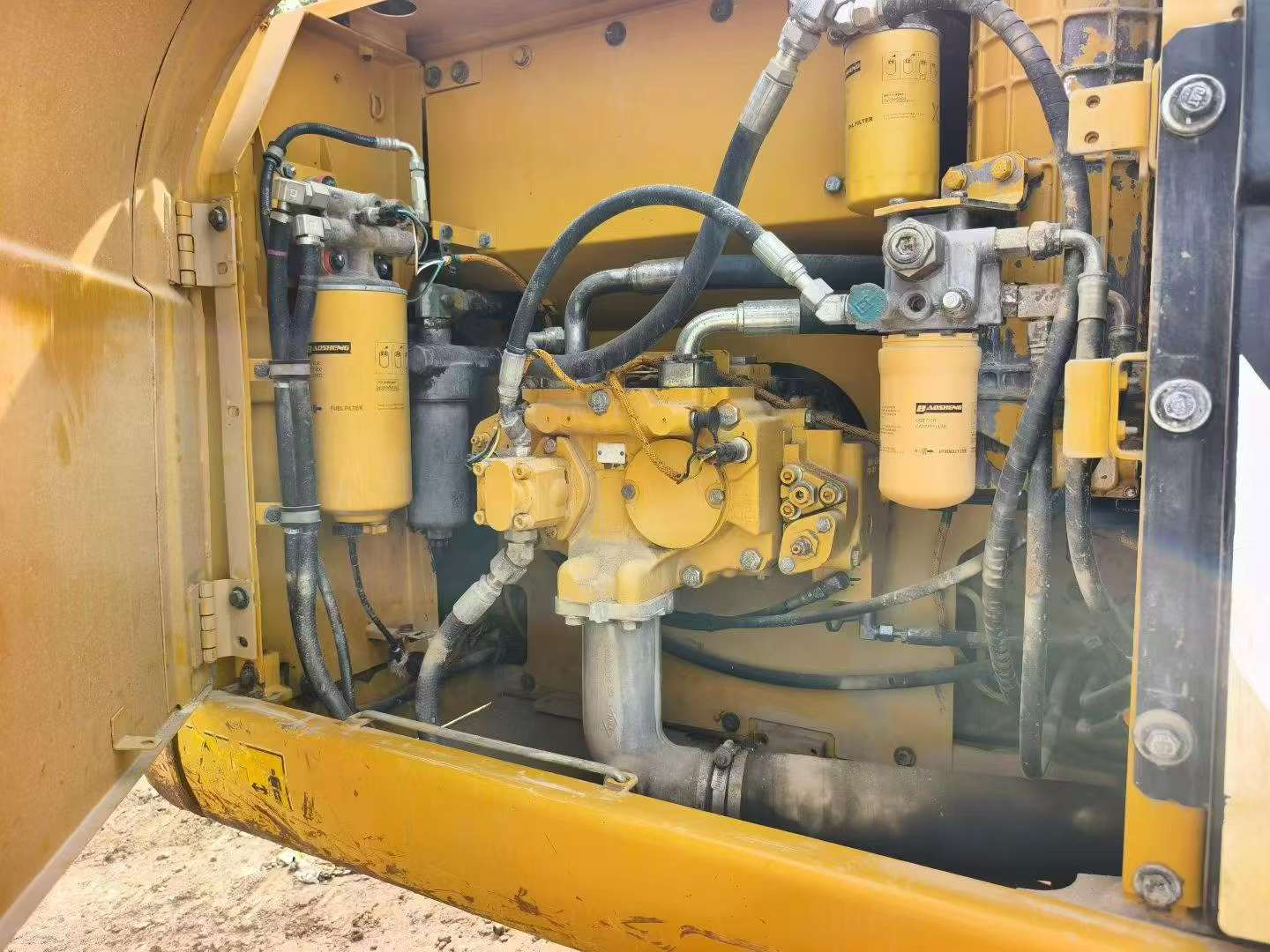 Buy Caterpillar 323 Used Excavator / 2 Buy Caterpillar 323 Used Excavator / 2
