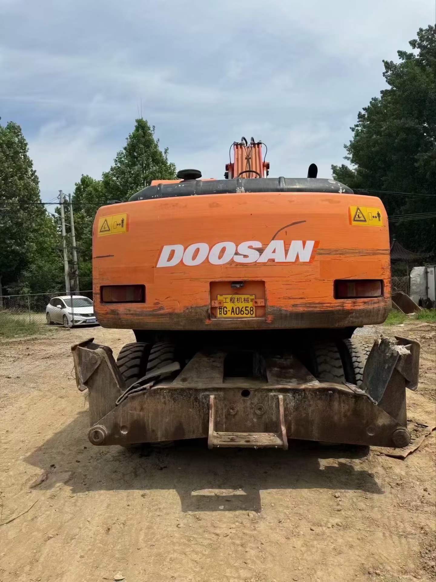 Buy Doosan DH210W-7 Used Excavator / 2 Buy Doosan DH210W-7 Used Excavator / 2