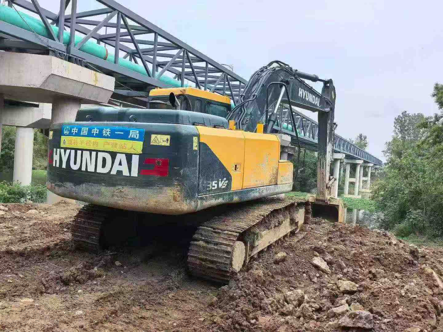 Buy Hyundai R215-7 Used Excavator / 1
