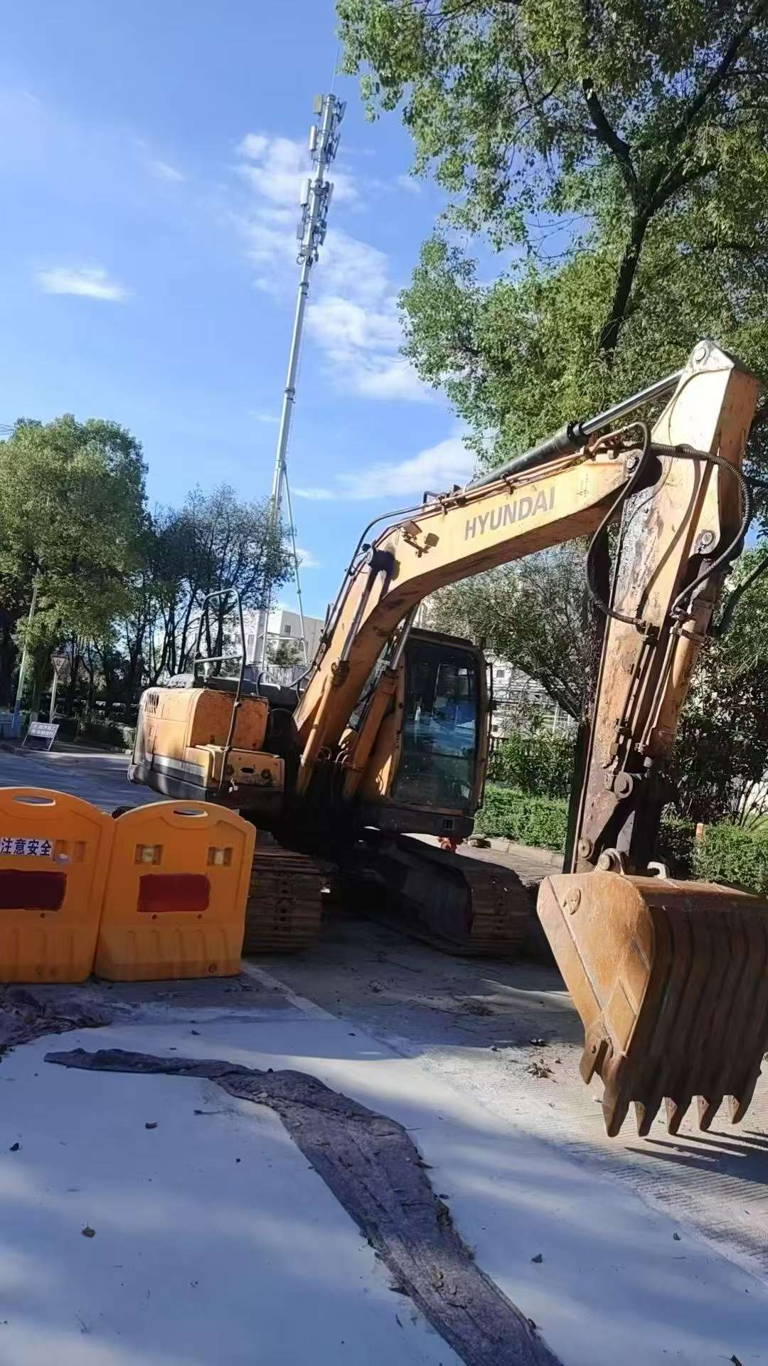 Buy Hyundai R150-7 Used Excavator / 3 Buy Hyundai R150-7 Used Excavator / 3