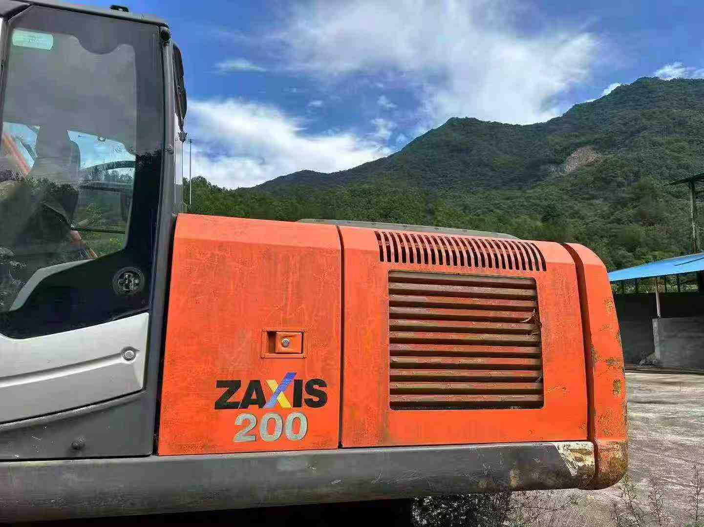 Buy Hitachi EX200-3 Used Excavator / 2 Buy Hitachi EX200-3 Used Excavator / 2