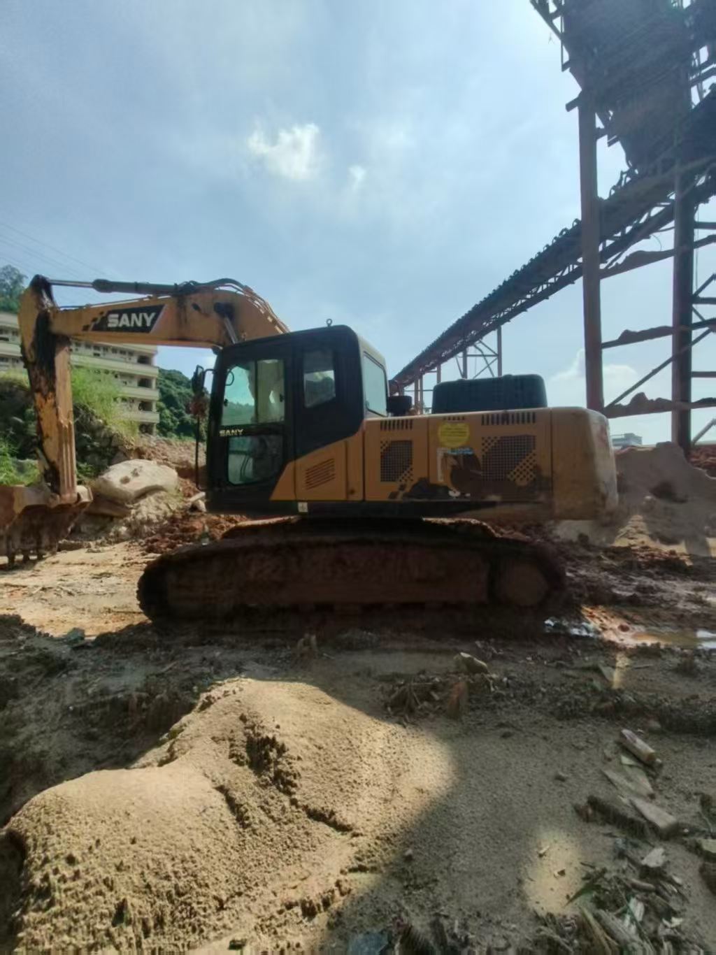 Buy Sany SY200C Used Excavator / 2 Buy Sany SY200C Used Excavator / 2