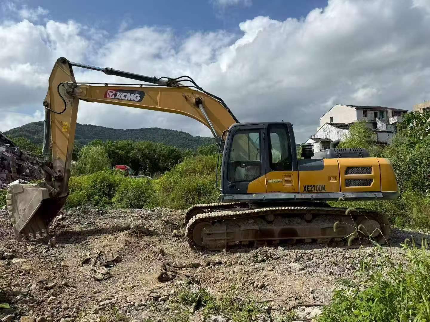 Buy XCMG XE270DK Used Excavator / 2 Buy XCMG XE270DK Used Excavator / 2