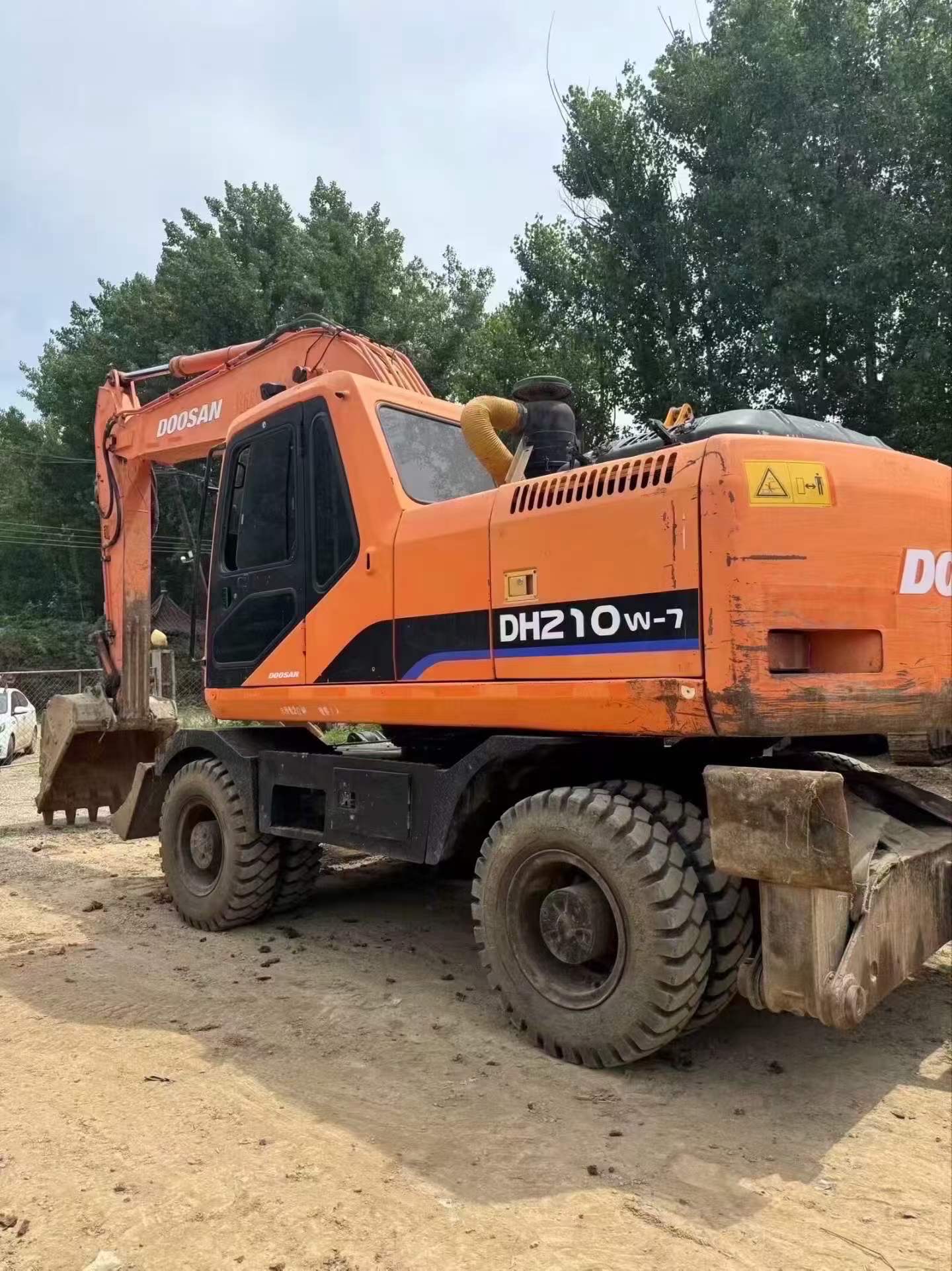 Buy Doosan DH210W-7 Used Excavator / 1