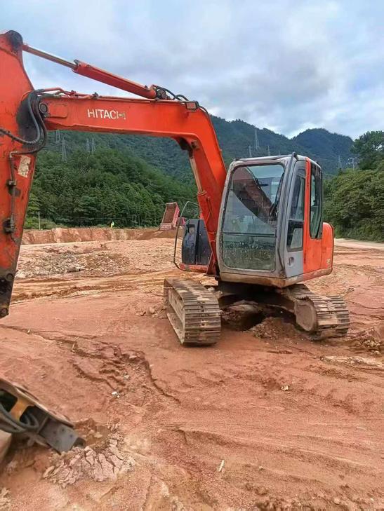 Buy Hitachi EX70 Used Excavator / 1