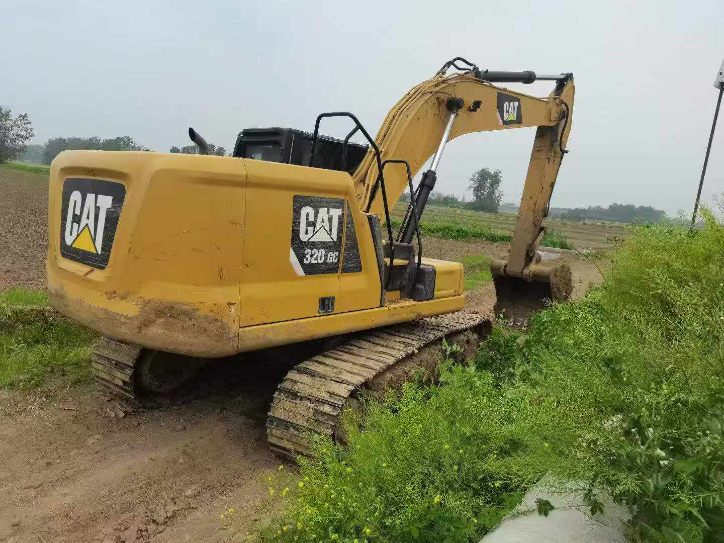 Buy Caterpillar 320GC Used Excavator / 2