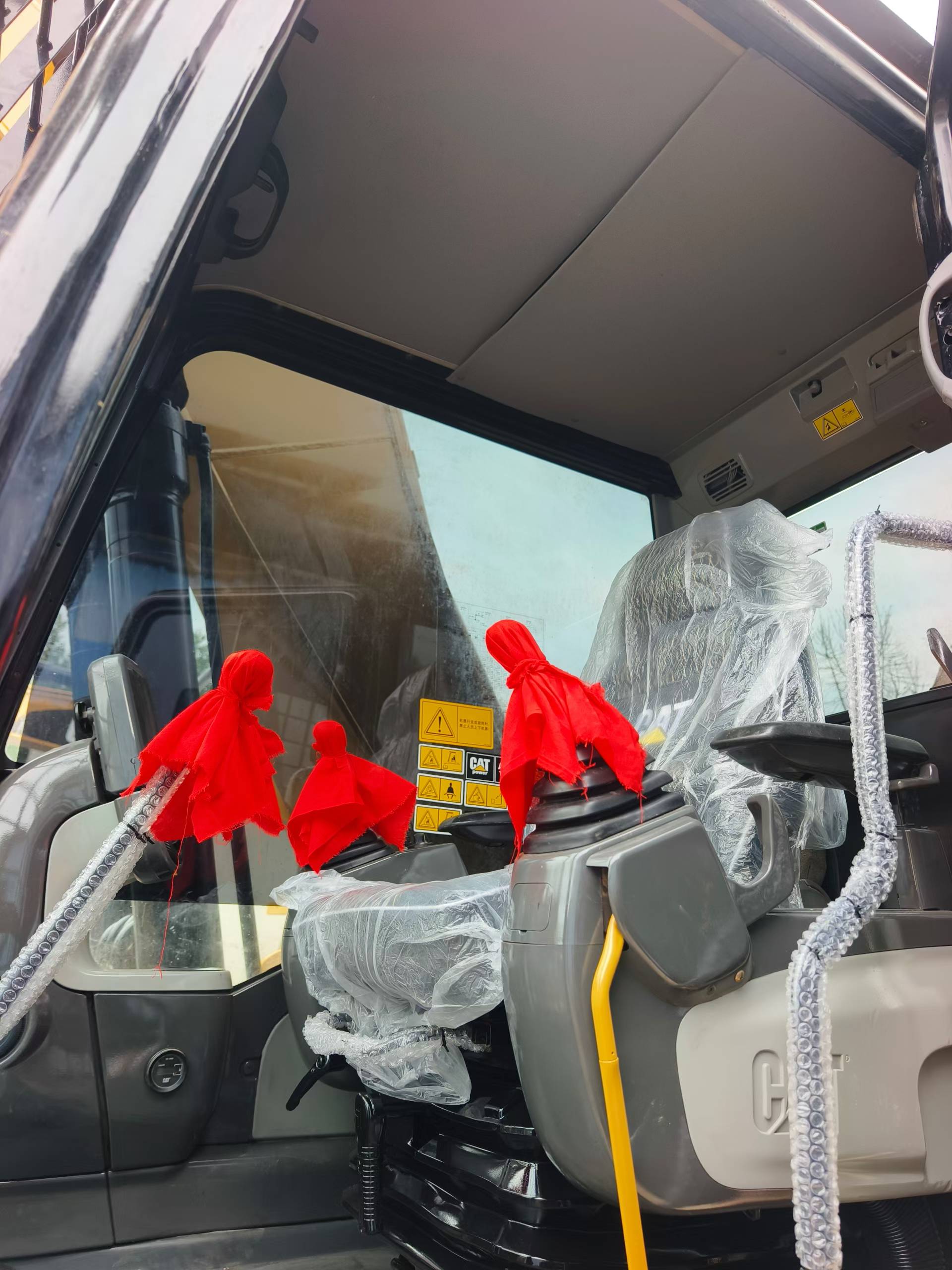 Buy Caterpillar 320D Used Excavator / 8
