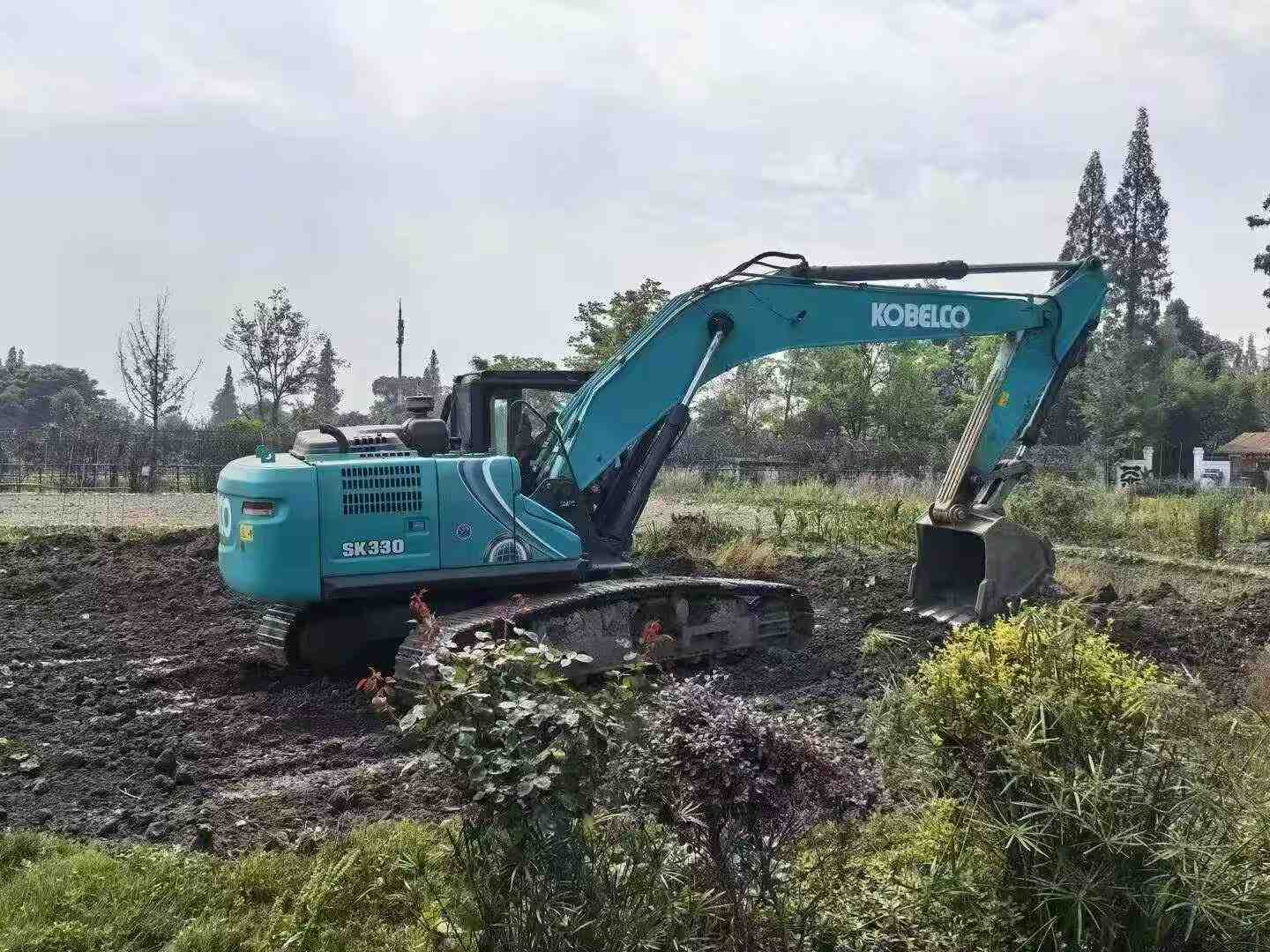 Buy Kobelco SK270D Used Excavator / 1