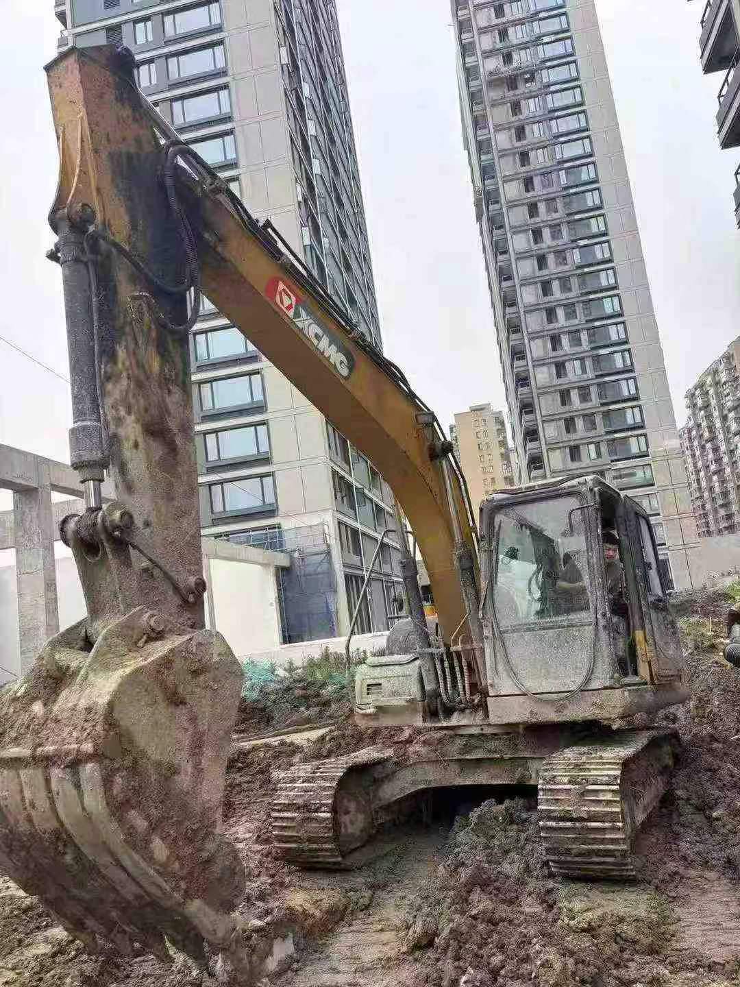 Buy XCMG XE135B Used Excavator / 3
