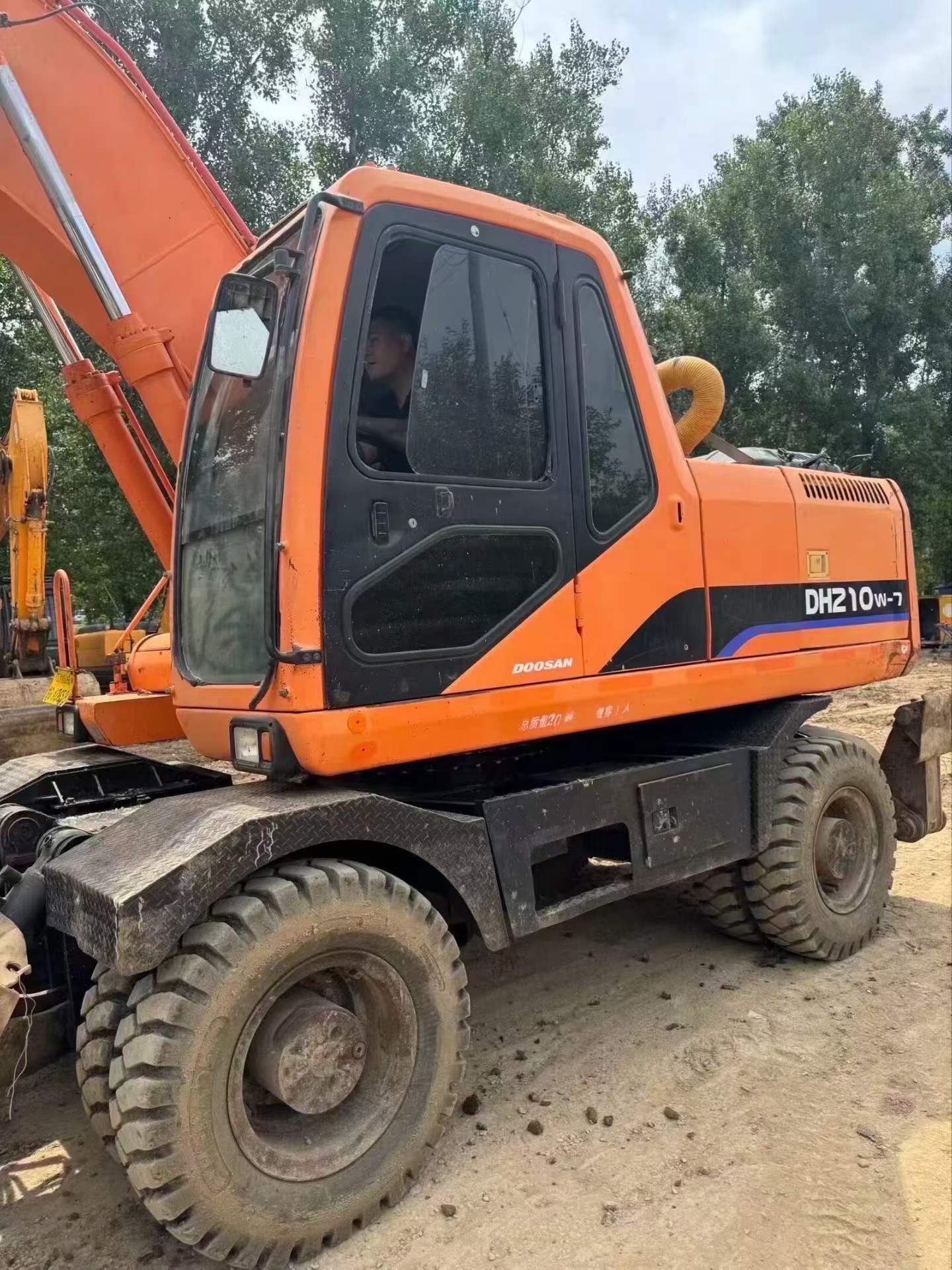 Buy Doosan DH210W-7 Used Excavator / 7 Buy Doosan DH210W-7 Used Excavator / 7