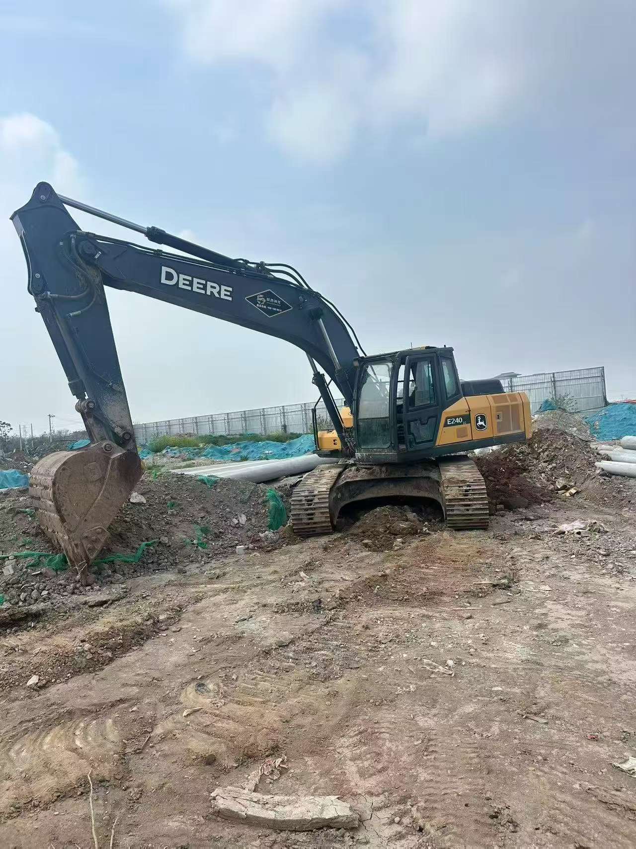 Buy JohnDeere E210 Used Excavator / 4 Buy JohnDeere E210 Used Excavator / 4