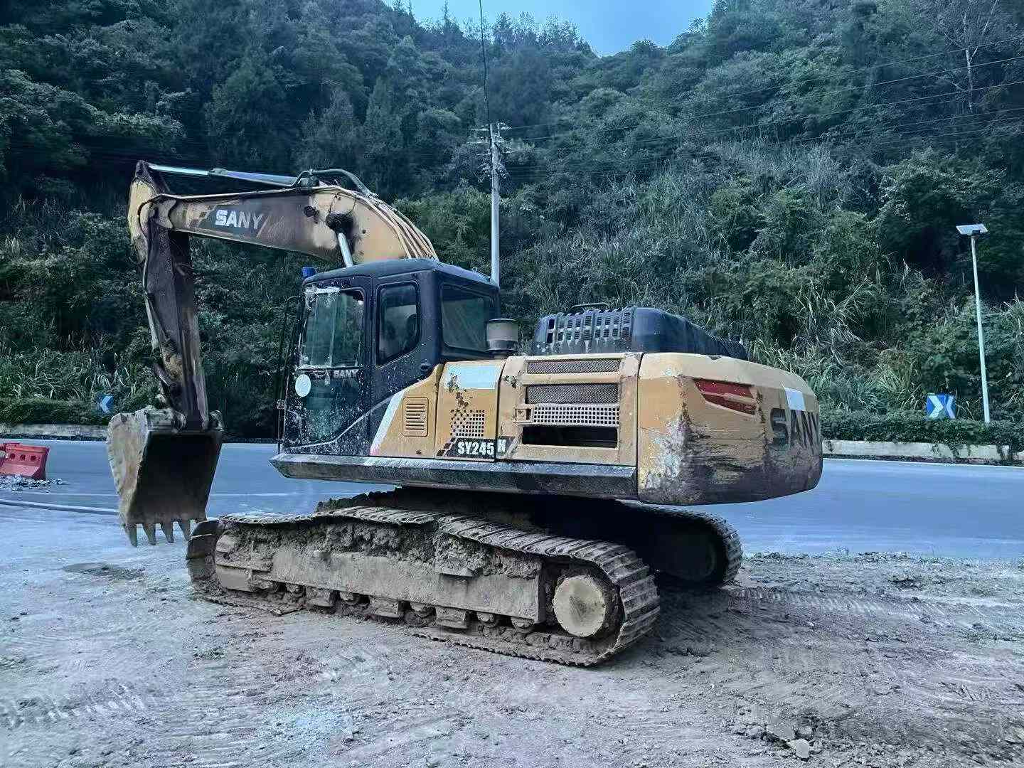 Buy Sany SY245H Used Excavator / 3 Buy Sany SY245H Used Excavator / 3