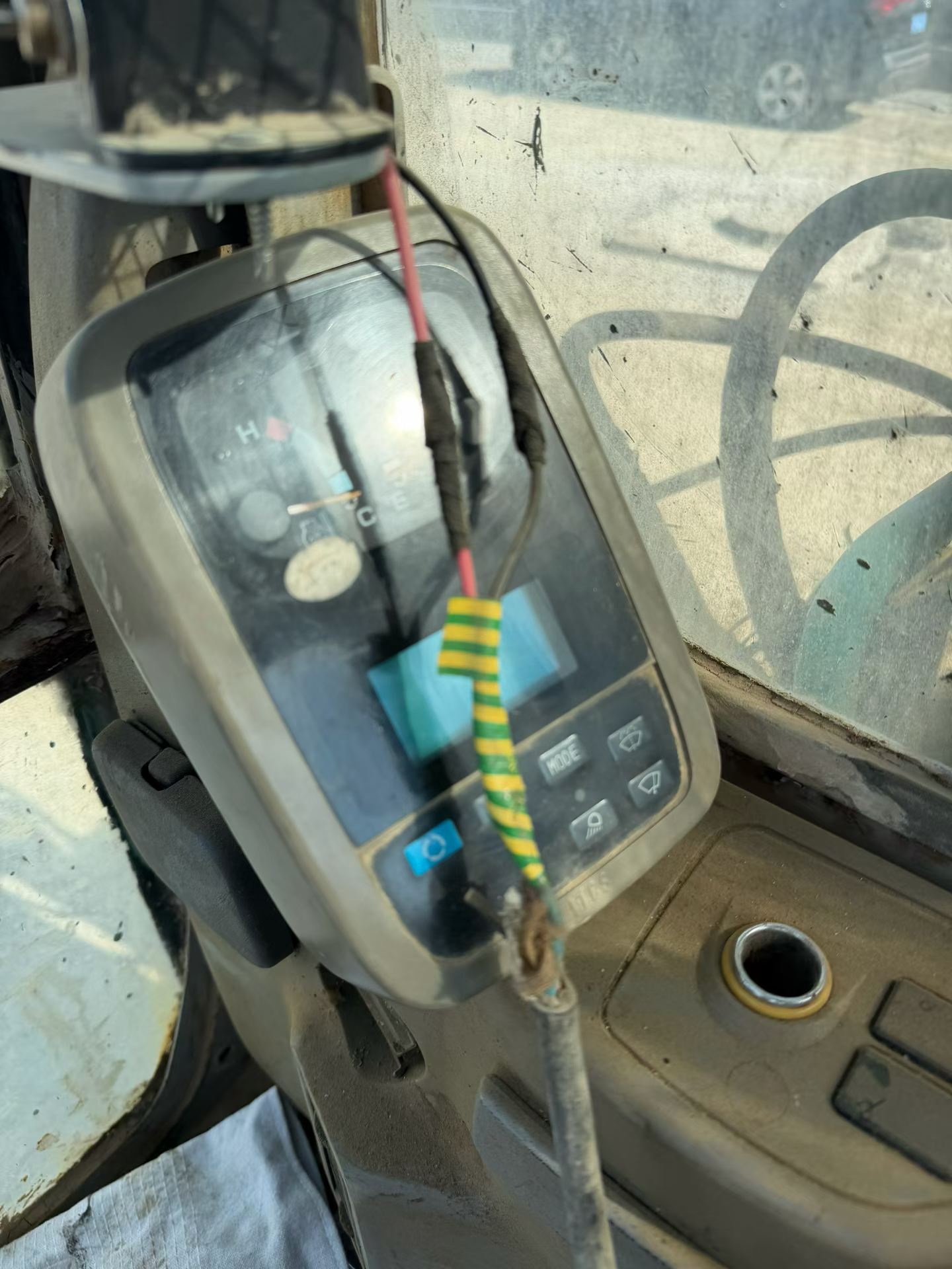 Buy Kobelco SK135 Used Excavator / 1