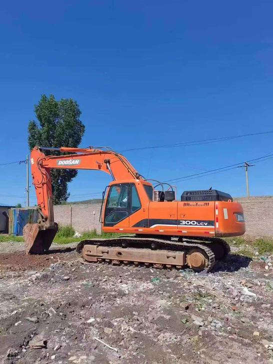 Buy Doosan DH300-7 Used Excavator / 1