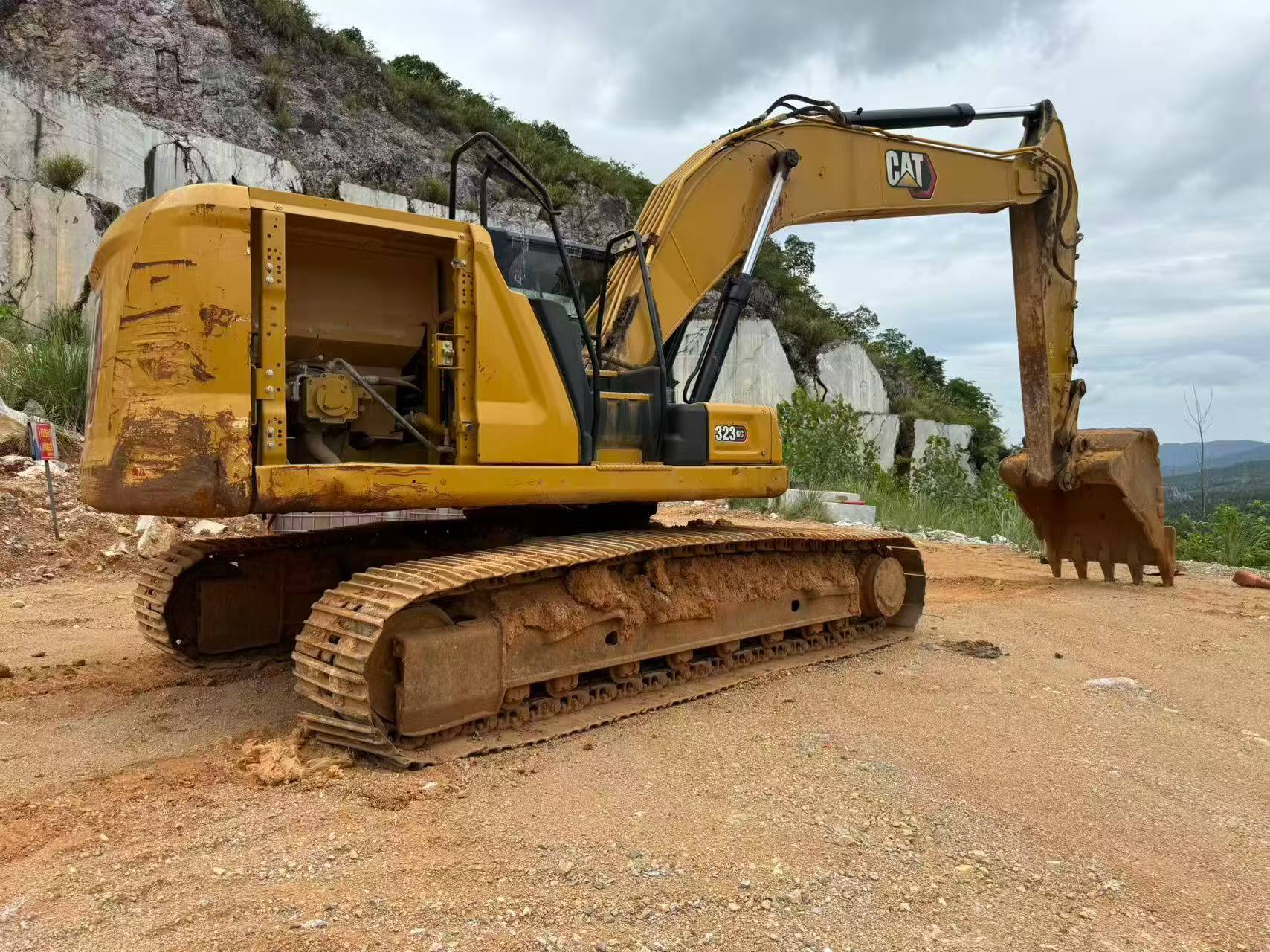 Buy Caterpillar 323 Used Excavator / 7