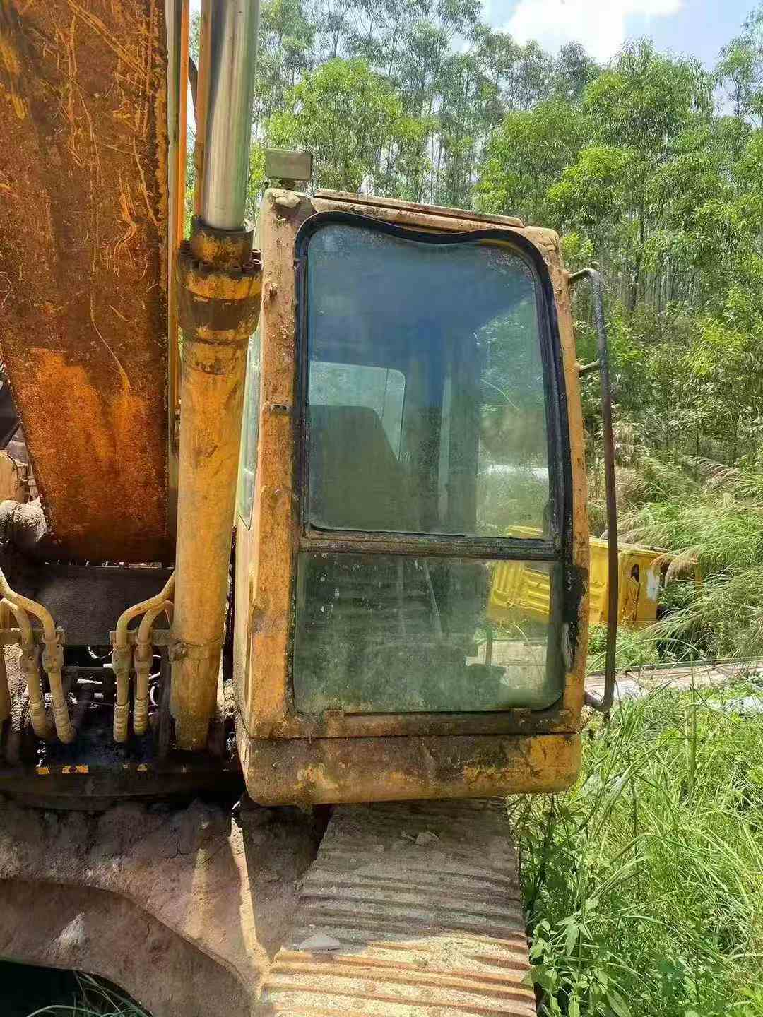 Buy Hyundai R225-7 Used Excavator / 2 Buy Hyundai R225-7 Used Excavator / 2