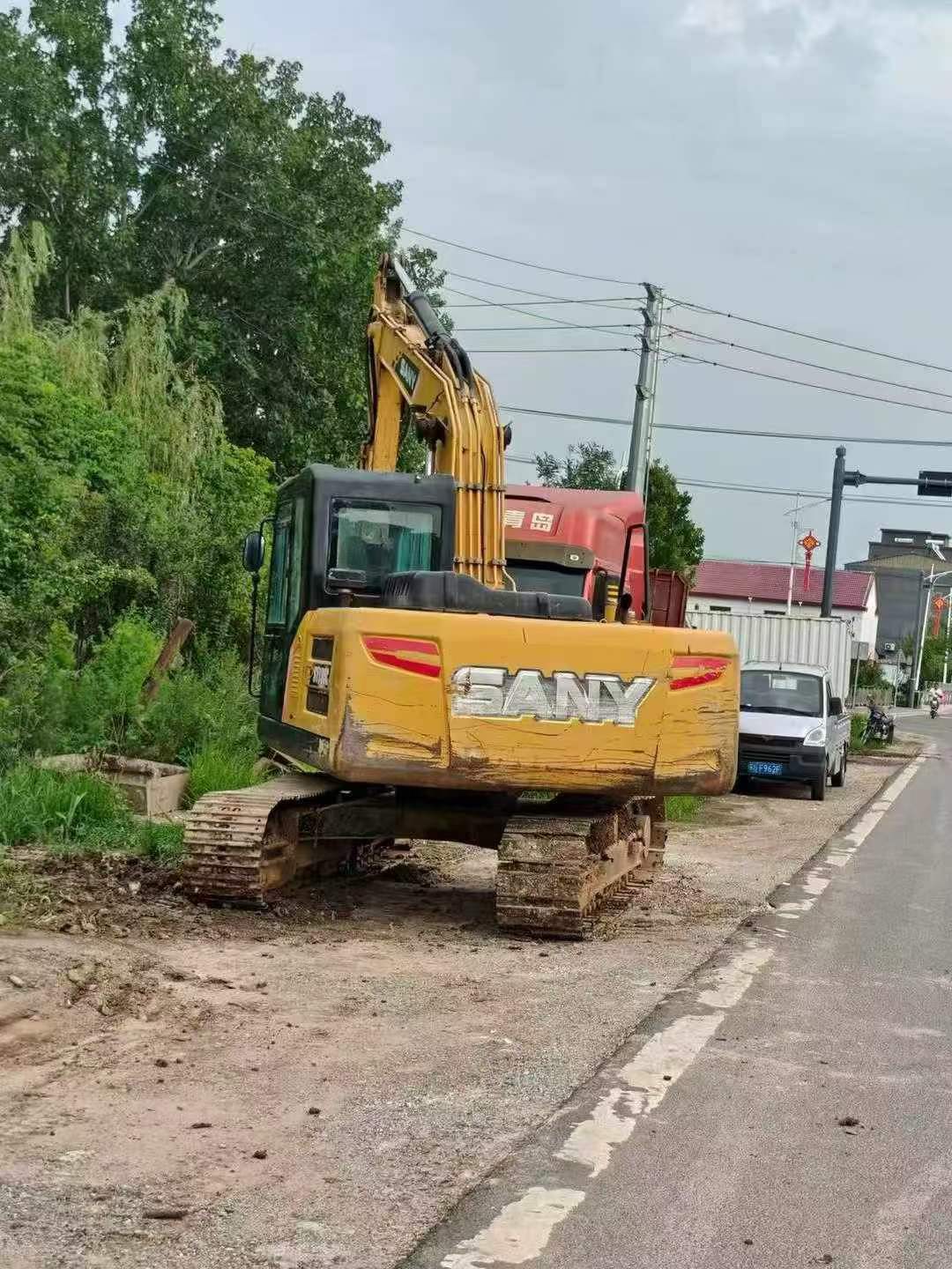 Buy Sany SY135 Used Excavator / 2