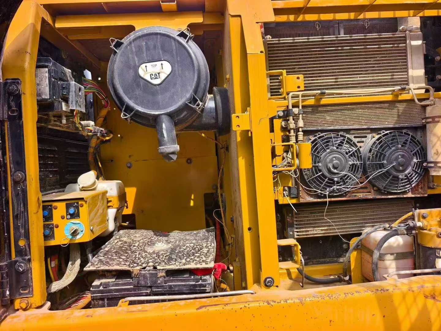 Buy Caterpillar 323 Used Excavator / 6 Buy Caterpillar 323 Used Excavator / 6