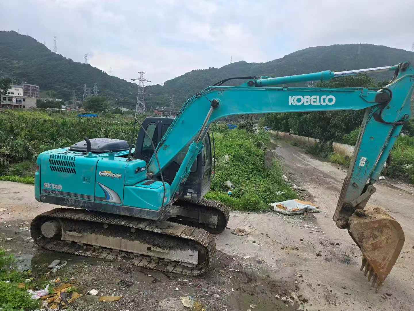 Buy Kobelco SK140 Used Excavator / 2