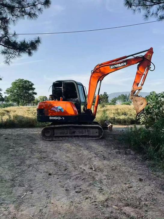 Buy Doosan DH60 Used Excavator / 1