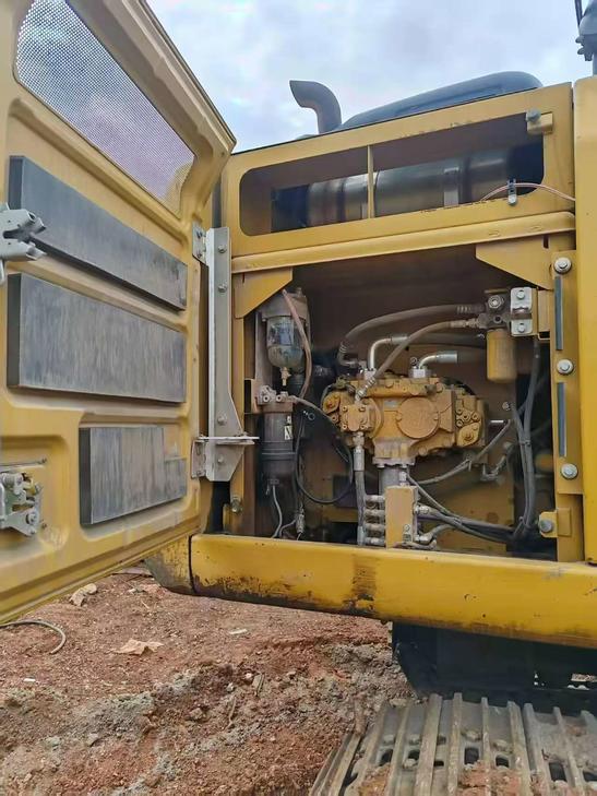 Buy Caterpillar 320E Used Excavator / 1