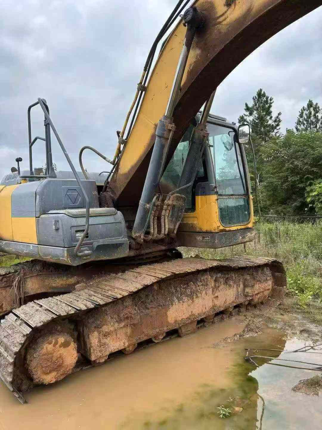Buy XCMG XE200 Used Excavator / 3 Buy XCMG XE200 Used Excavator / 3