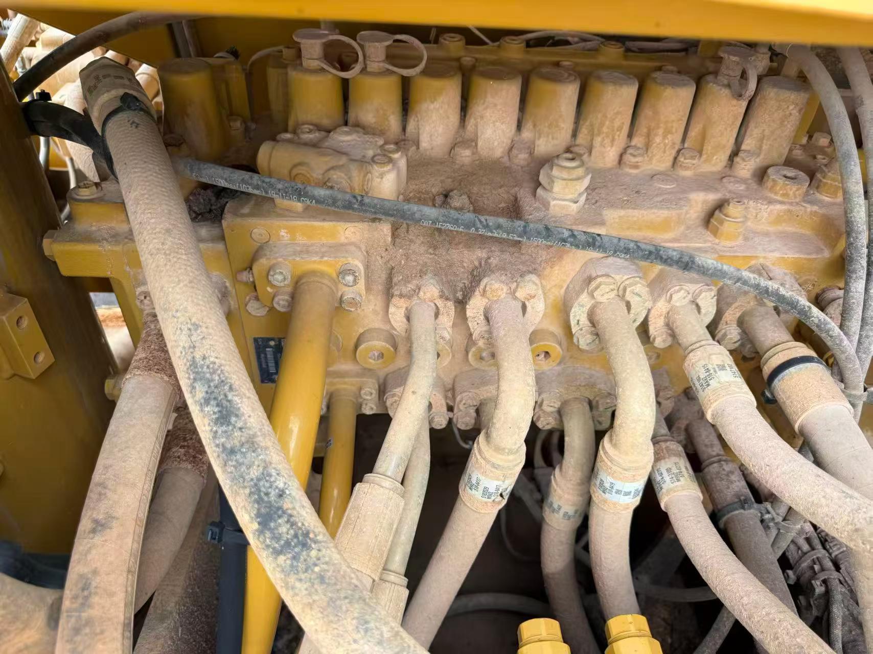 Buy Caterpillar 323 Used Excavator / 5