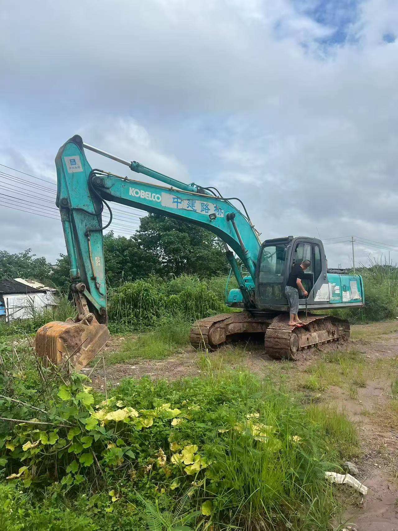 Buy Kobelco SK200-10 Used Excavator / 7 Buy Kobelco SK200-10 Used Excavator / 7