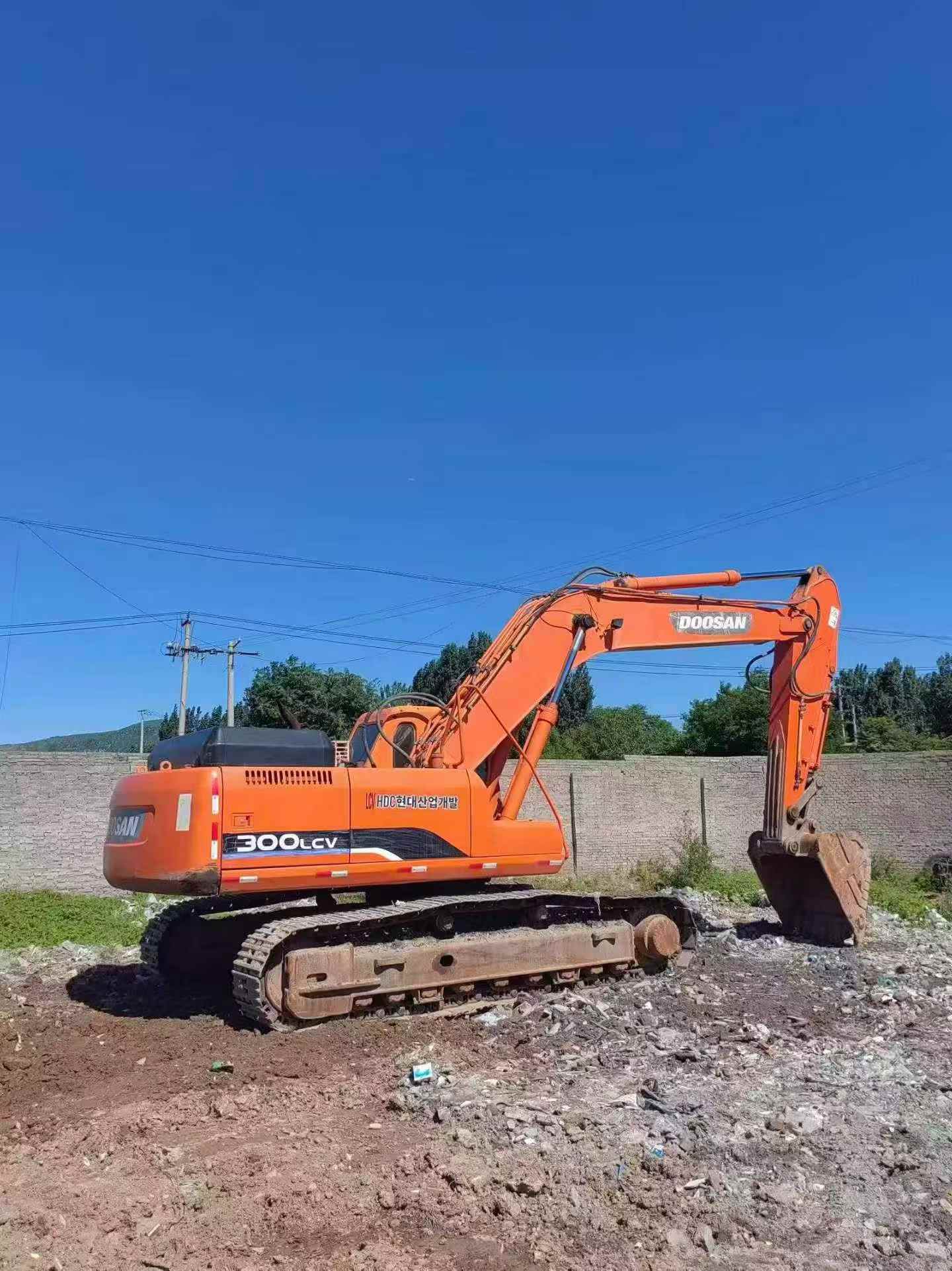Buy Doosan DH300-7 Used Excavator / 4 Buy Doosan DH300-7 Used Excavator / 4