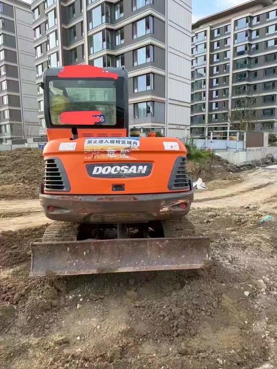 Buy Doosan DX55W Used Excavator / 1
