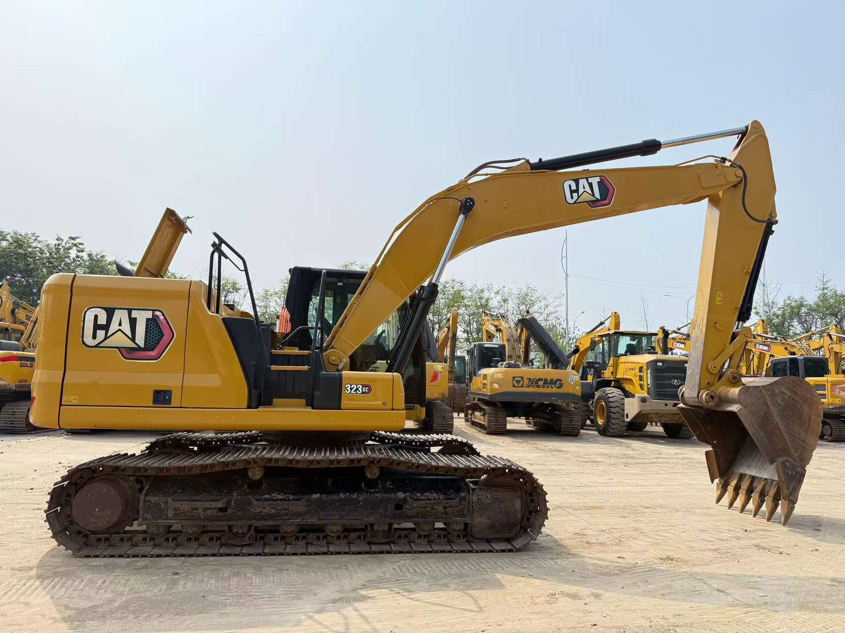 Buy Caterpillar 323 Used Excavator / 3 Buy Caterpillar 323 Used Excavator / 3