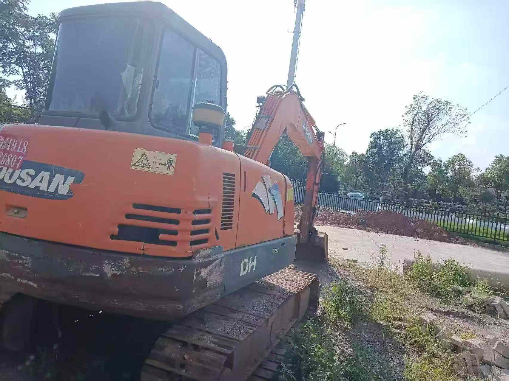 Buy Doosan DH55 Used Excavator / 2 Buy Doosan DH55 Used Excavator / 2