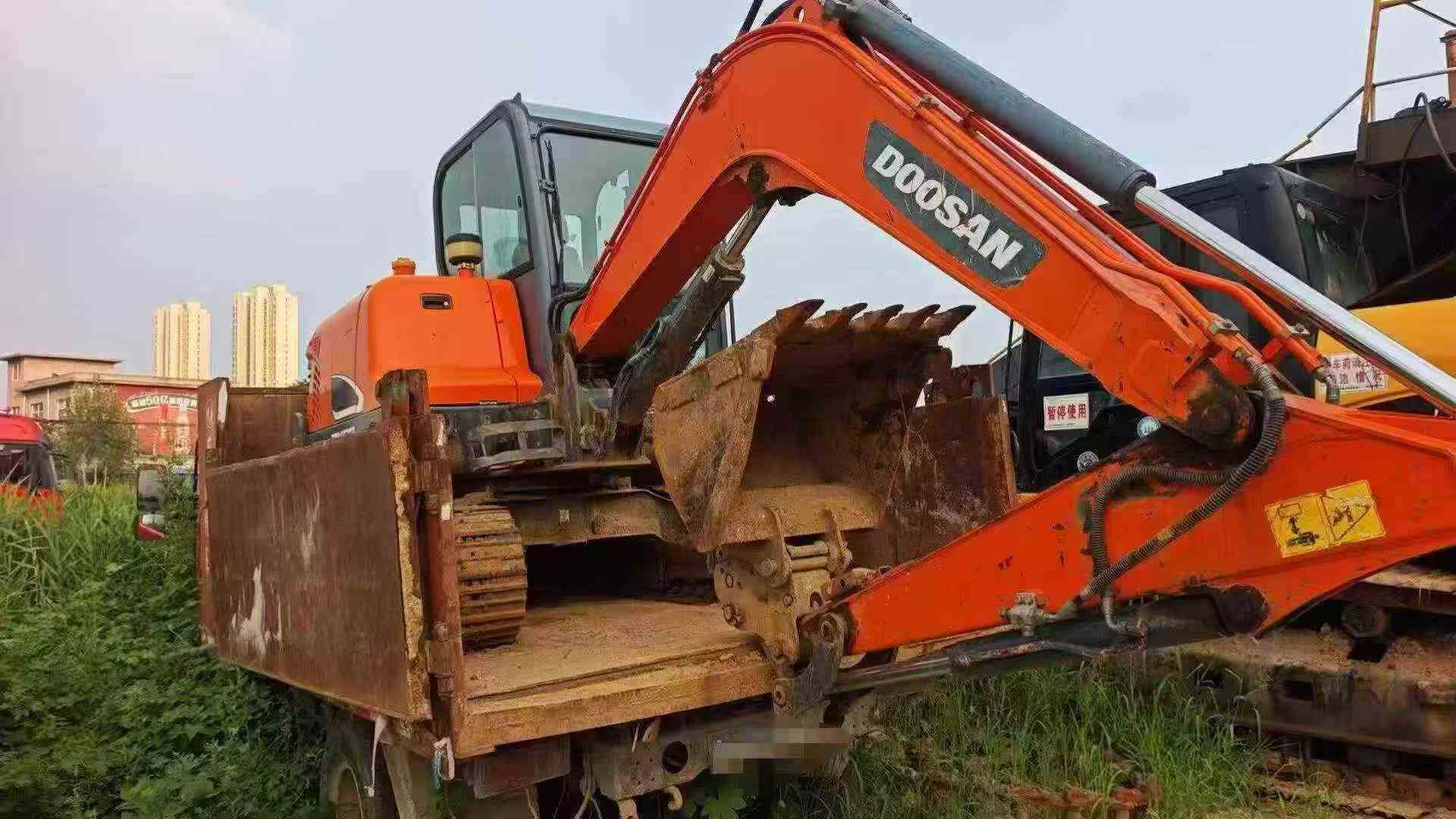 Buy Doosan DH60 Used Excavator / 2 Buy Doosan DH60 Used Excavator / 2