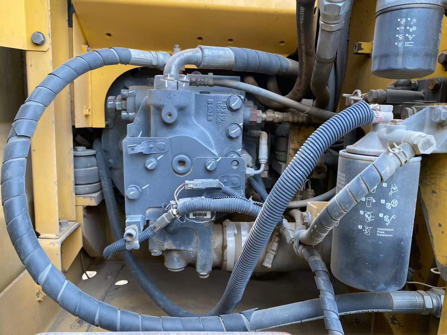 Buy Komatsu PC130-7 Used Excavator / 8