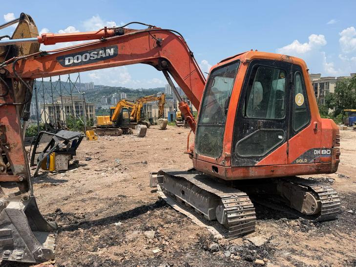 Buy Doosan DH80 Used Excavator / 1